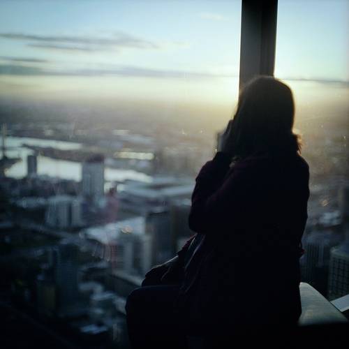 点击大图看下一张：你的离开让的背影显得有些许落寞