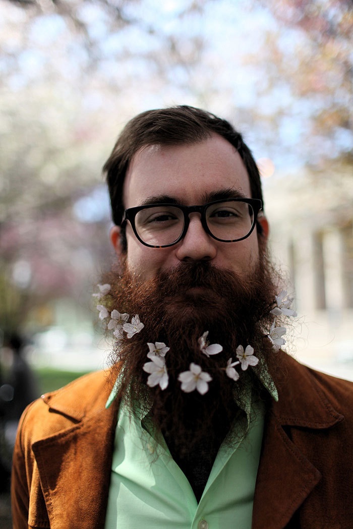 点击大图看下一张：欧美个性男生胡子创意插花秀