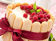 精美的红树莓蛋糕图片