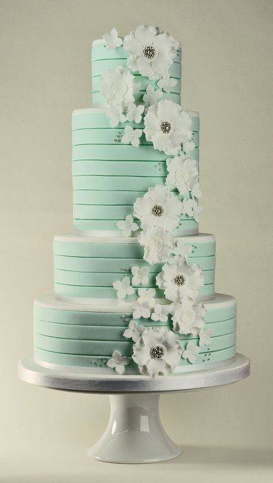 点击大图看下一张：浪漫婚礼蛋糕造型浪漫唯美
