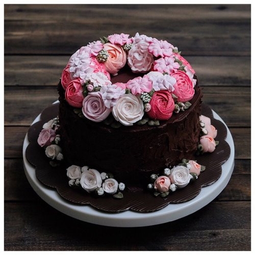 点击大图看下一张：花朵蛋糕图片 两个蛋糕和花朵