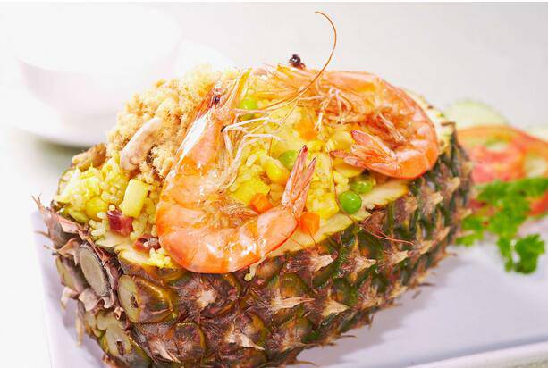 点击大图看下一张：自制泰式菠萝炒饭图片