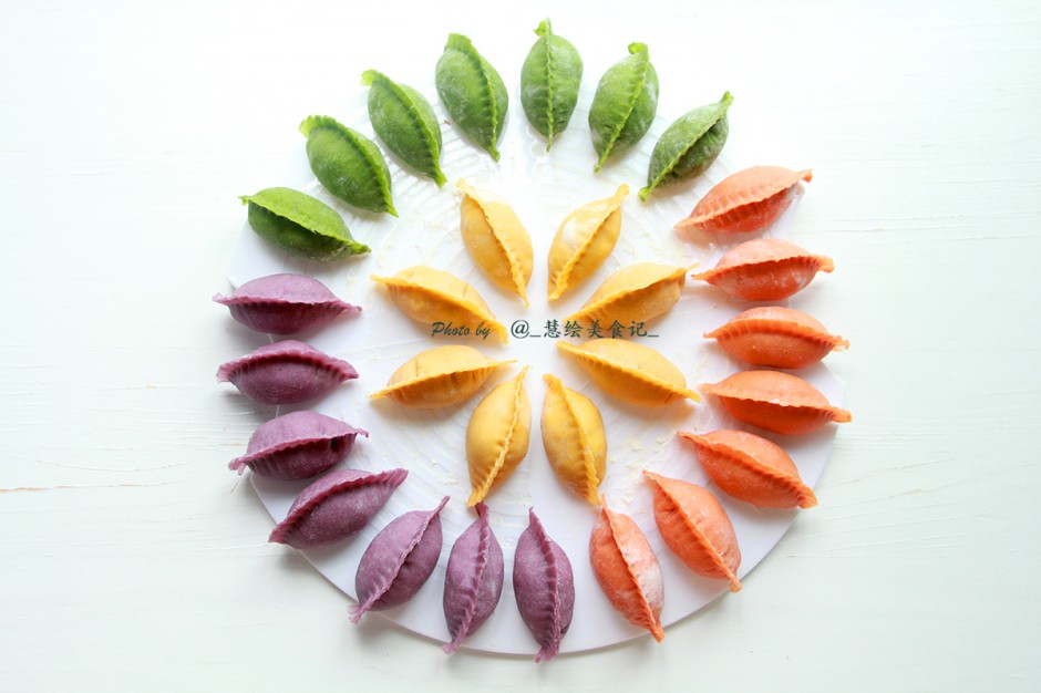 点击大图看下一张：营养健康的五彩饺子图片
