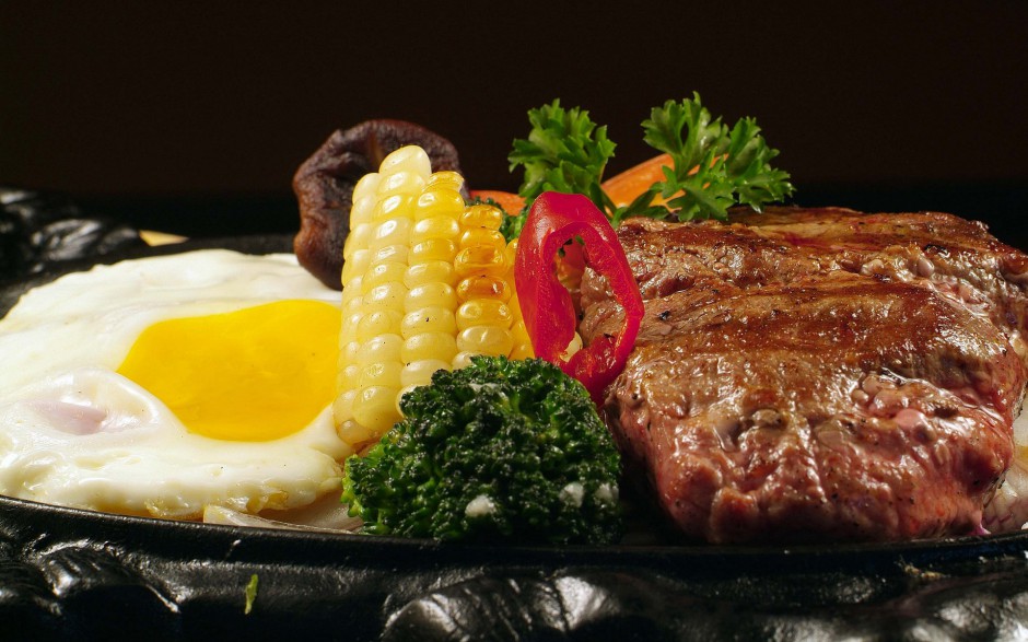 点击大图看下一张：铁板牛排图片西餐经典美食推荐