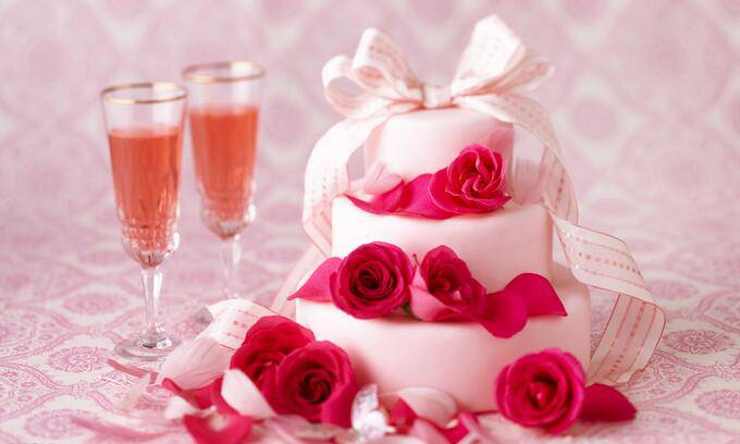 点击大图看下一张：欧式玫瑰蛋糕超清唯美图片