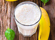 夏季健康营养香蕉牛奶饮品