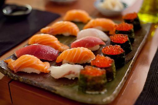 点击大图看下一张：海鲜寿司图片色味俱佳