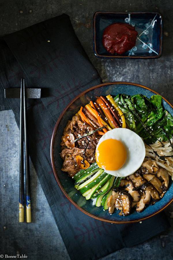 点击大图看下一张：韩国美食石锅拌米饭图片满口鲜香