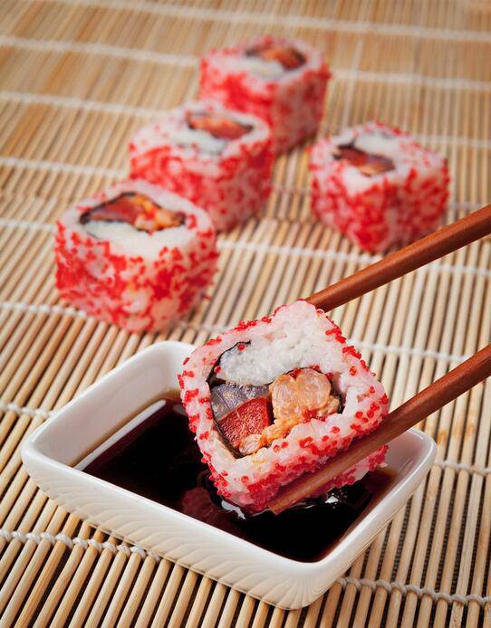 点击大图看下一张：美味的鲜鱼籽寿司图片素材