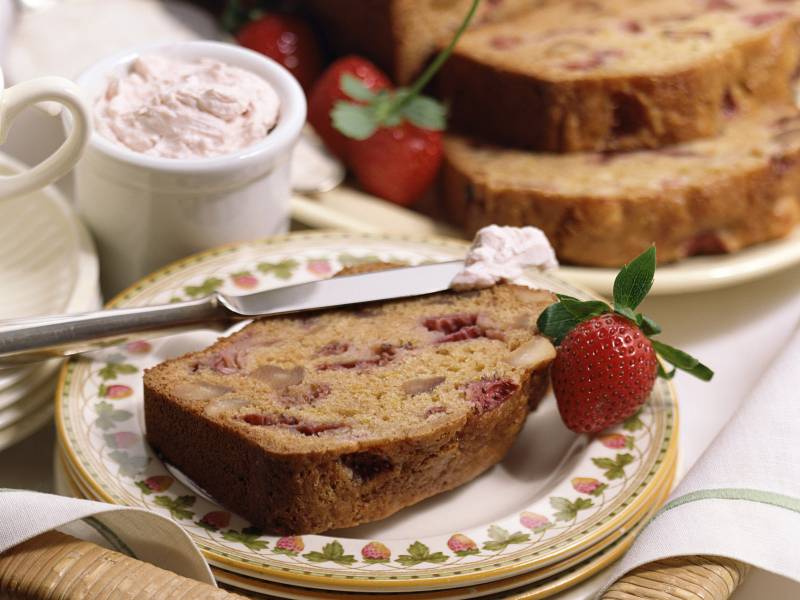 点击大图看下一张：美味的草莓蛋糕让你口水欲滴