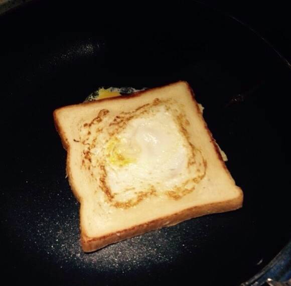 点击大图看下一张：DIY美味火腿蛋三明治图片