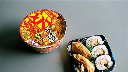 点击大图看下一张：可口美味的日本寿司便当