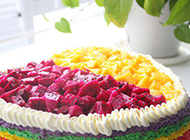 精美的水果彩虹蛋糕图片