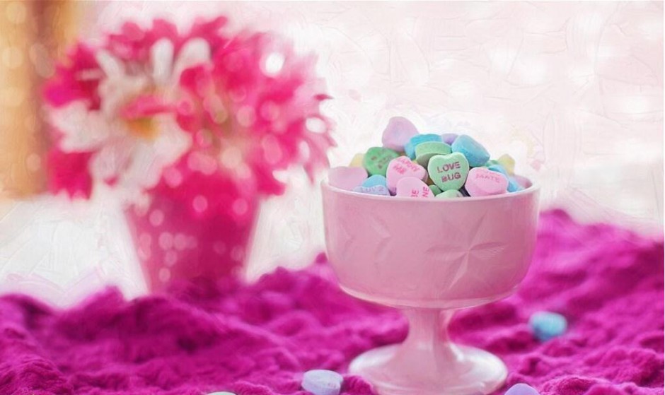 点击大图看下一张：情人节美味的七彩糖果图片