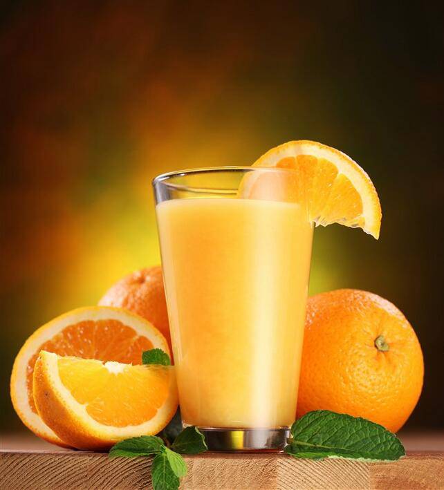 点击大图看下一张：酸酸甜甜的鲜橙果汁图片