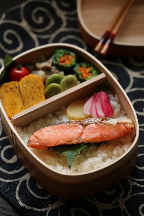 点击大图看下一张：营养满分的日式便当盒
