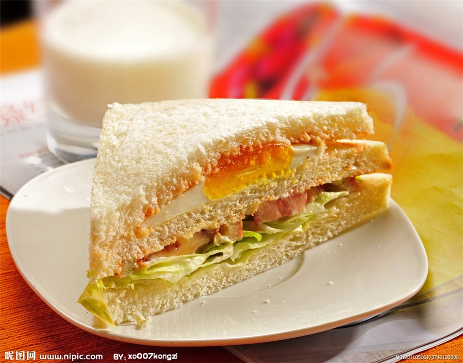 点击大图看下一张：美味可口的自制三明治图片欣赏