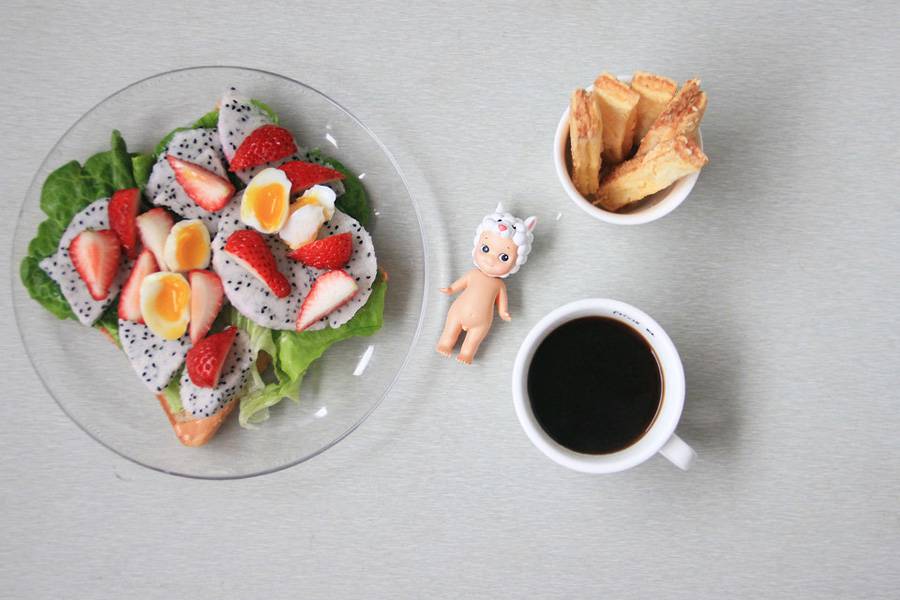 点击大图看下一张：低脂早餐水果青菜吐司沙拉