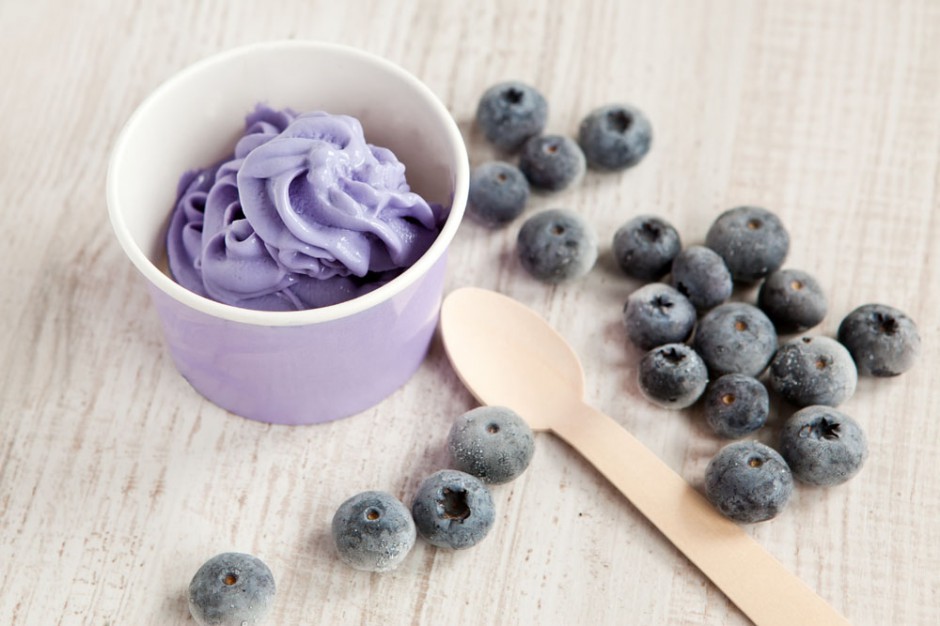 点击大图看下一张：蓝莓冰淇淋高清摄影图片