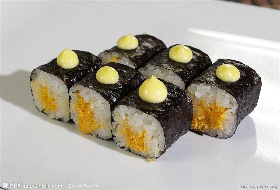 点击大图看下一张：著名日本料理三文鱼寿司图片