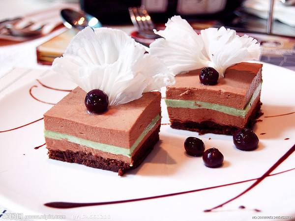 点击大图看下一张：美味的巧克力蛋糕幼滑香甜