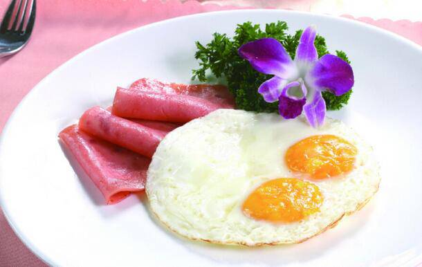 点击大图看下一张：法式早餐火腿煎双蛋图片