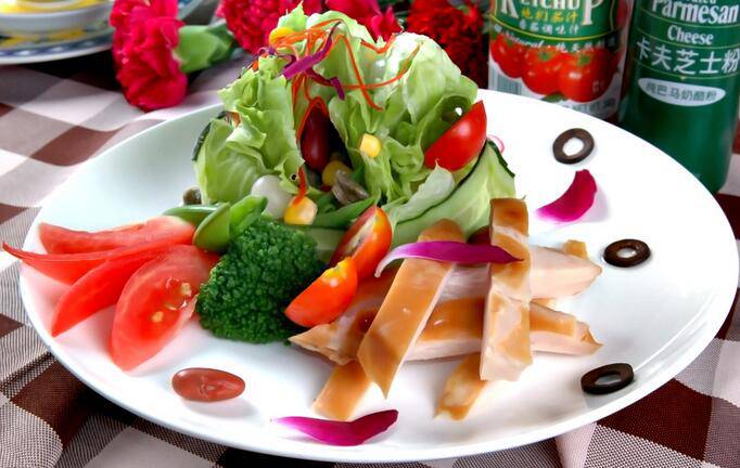 点击大图看下一张：健康营养的蔬果沙拉图片