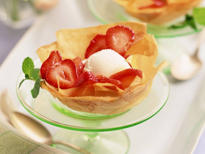 点击大图看下一张：美味的草莓蛋糕让你口水欲滴