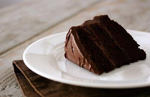 点击大图看下一张：美味可口的巧克力和红丝绒蛋糕