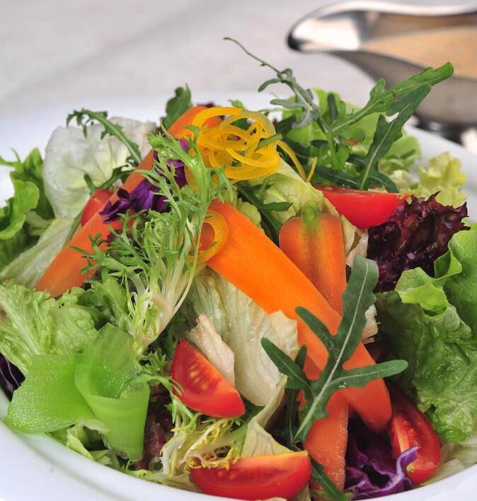 点击大图看下一张：五彩田园蔬菜沙拉图片