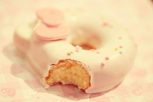 点击大图看下一张：可爱甜甜圈图片可口美味