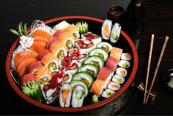 点击大图看下一张：日式海鲜寿司料理图片鲜味无穷