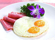 法式早餐火腿煎双蛋图片