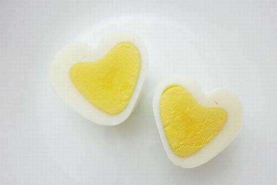 点击大图看下一张：家庭营养早餐图片浪漫心形熟鸡蛋
