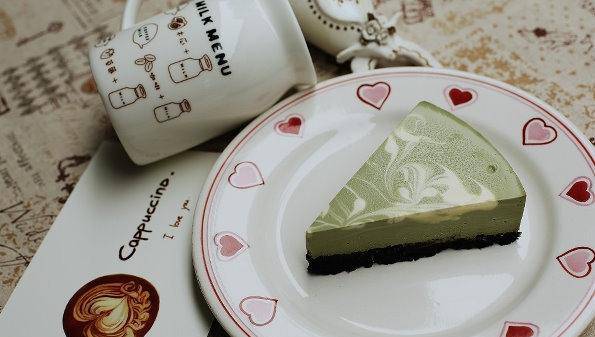 点击大图看下一张：英式下午茶甜蜜入心的咖啡和蛋糕