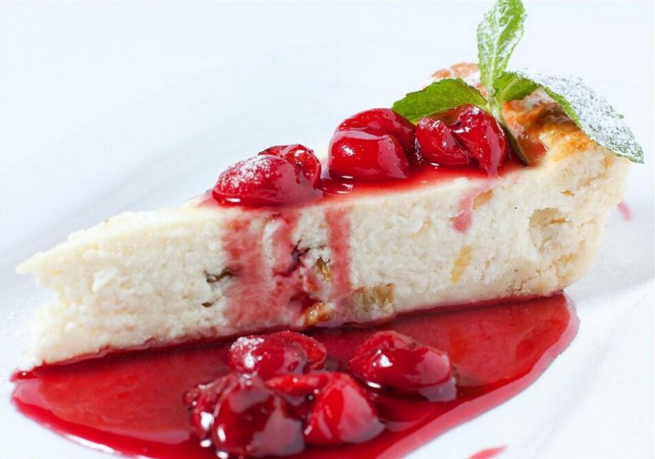 点击大图看下一张：酸甜软绵的草莓果酱蛋糕图片