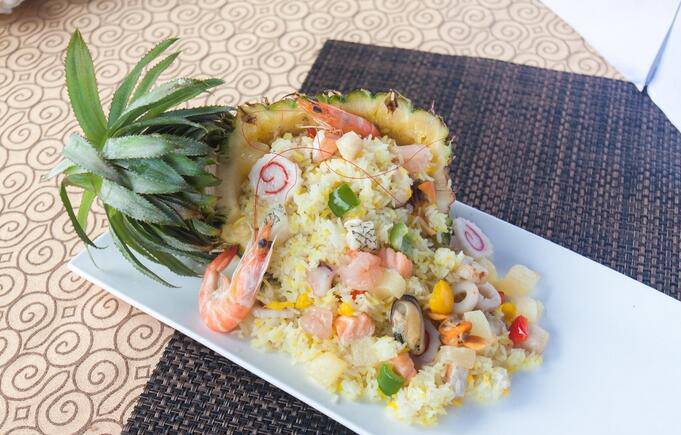 点击大图看下一张：西班牙菠萝海鲜饭图片