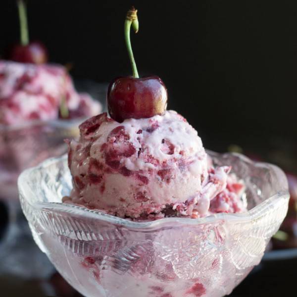 点击大图看下一张：美味的甜点花式冰淇淋图片