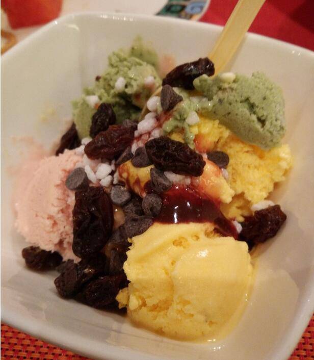 点击大图看下一张：自制彩色冰淇淋实拍图片