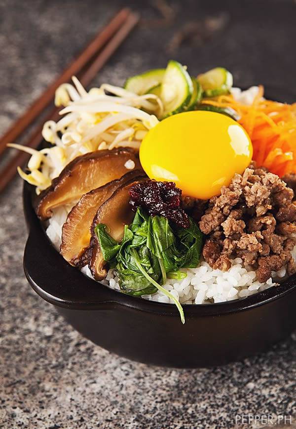 点击大图看下一张：韩国美食石锅拌米饭图片满口鲜香