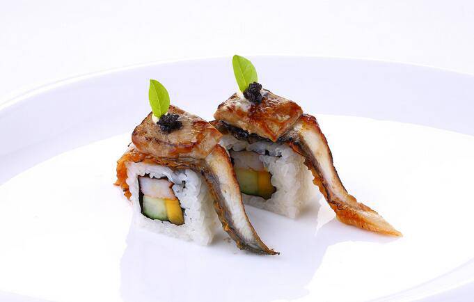点击大图看下一张：好吃的鹅肝鳗鱼寿司卷图片