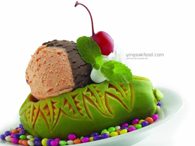 点击大图看下一张：夏日水果冰淇淋蛋糕美食