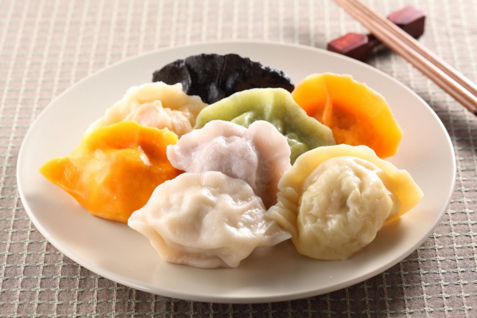 点击大图看下一张：营养健康的五彩饺子图片