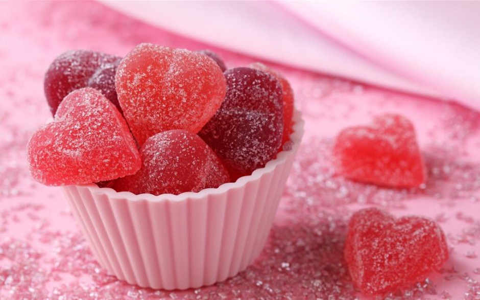 点击大图看下一张：红色心形糖果图片甜蜜满分