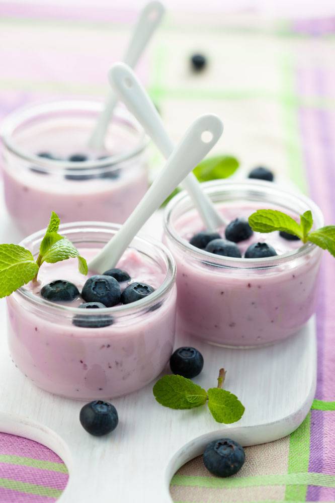 点击大图看下一张：清新的下午茶蓝莓奶昔甜点图片