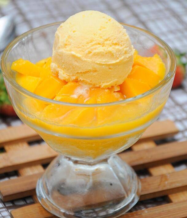 点击大图看下一张：盛夏消暑必备的芒果甜点图片