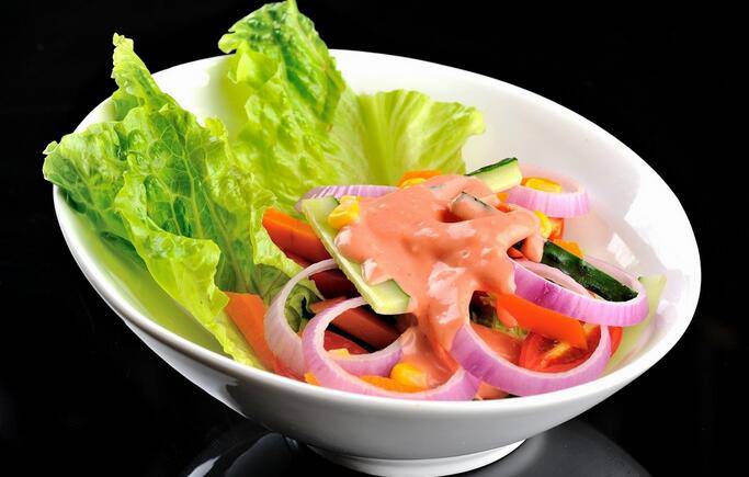 点击大图看下一张：五彩缤纷的蔬菜沙拉图片