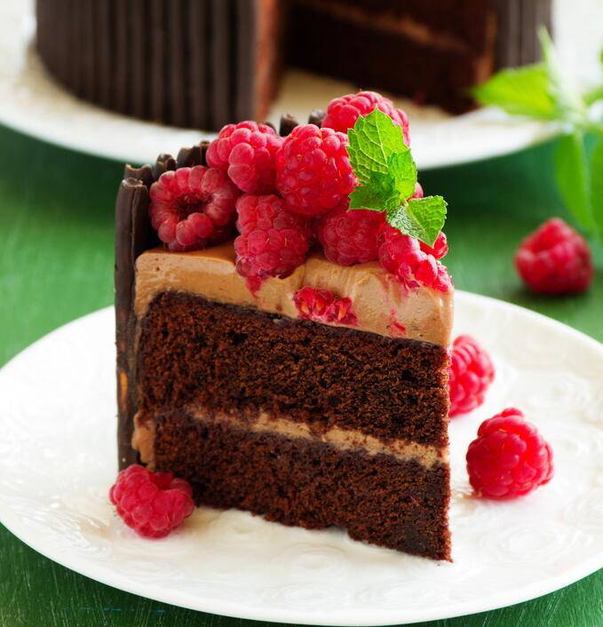 点击大图看下一张：唯美巧克力树莓蛋糕图片
