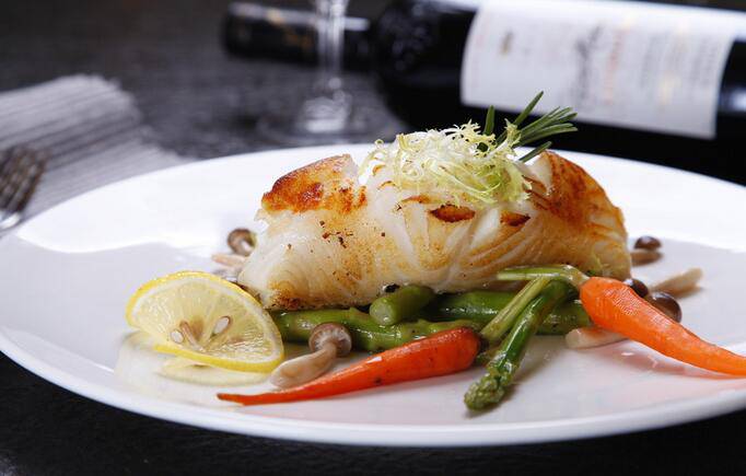点击大图看下一张：法式西餐香煎银鳕鱼图片