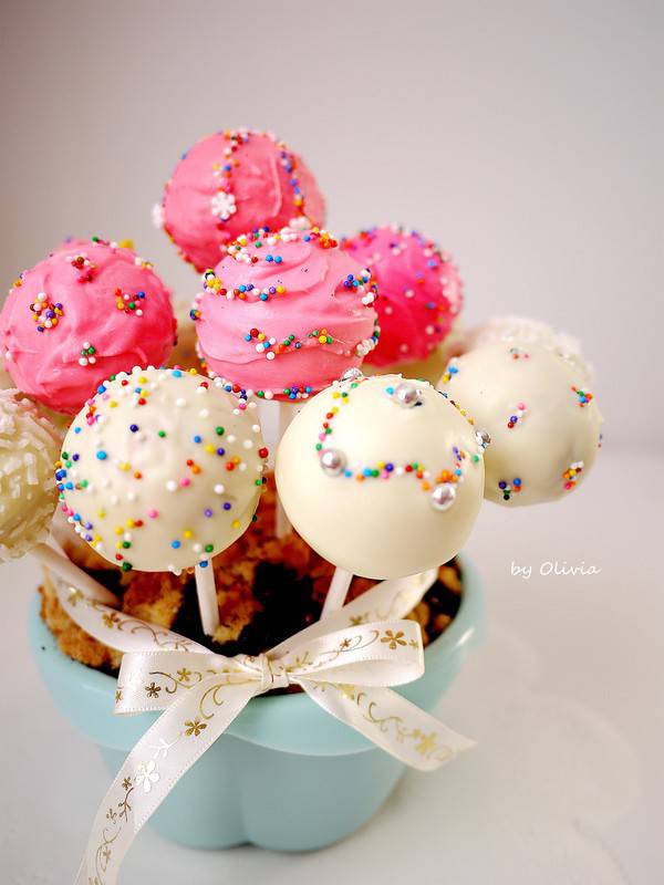 点击大图看下一张：自制巧克力棒棒糖美味诱人